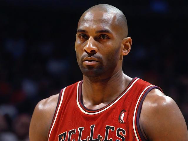 “九游app_ 传奇巨星：乔丹、科比的经典瞬间大集合”，乔丹教科比技术