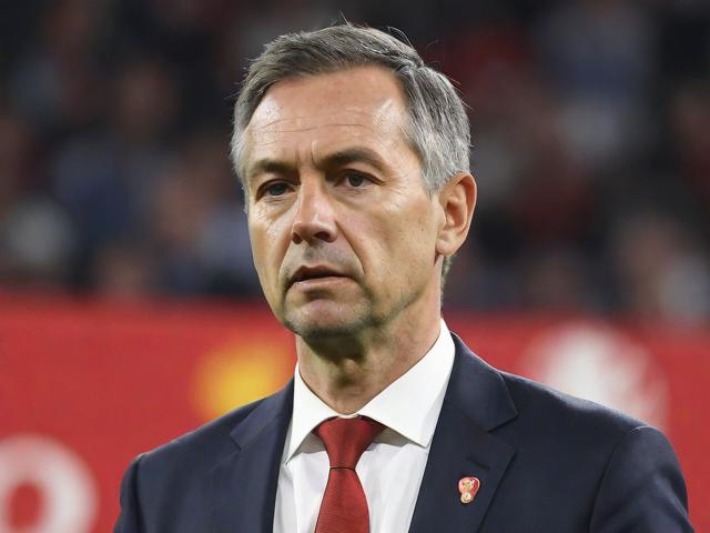 九游JIUYOU SPORTS_ 上海申花新帅亮相，球队迎来新气象，申花新帅出炉