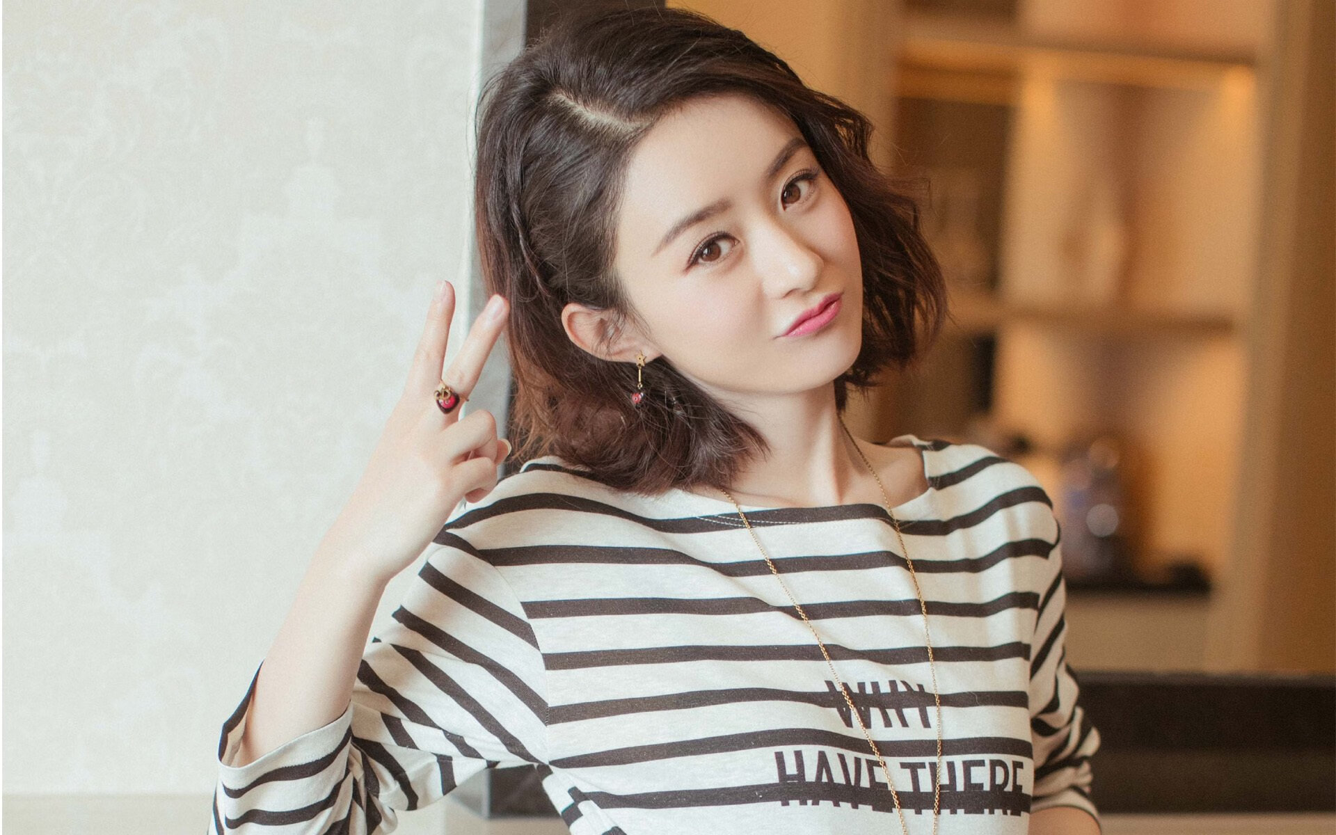 特色天空绳索攀爬,勇者在悬崖间飞跃