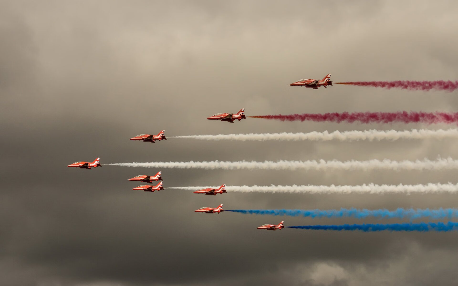 巴黎圣日耳曼吸引全球关注度创新高,巴黎圣日耳曼全员合照